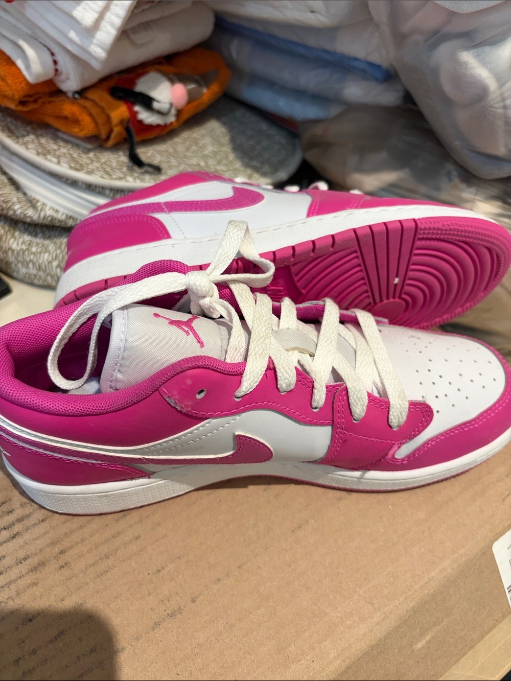 Nike Kids White and Pink Low-Top Sneakers